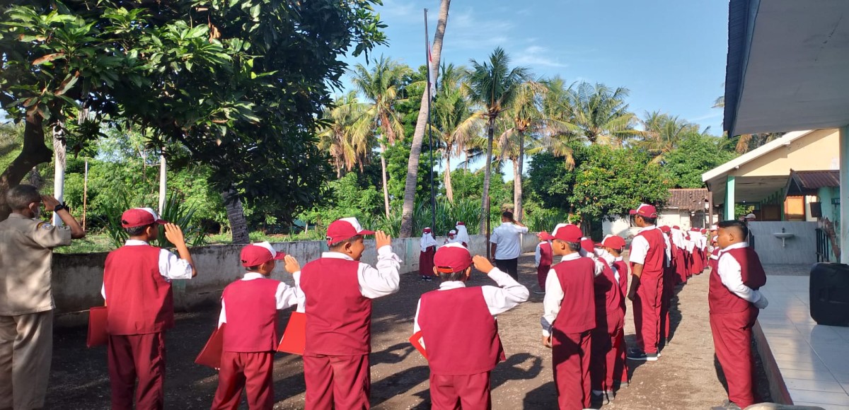 UPACARA BENDERA HARI SENIN