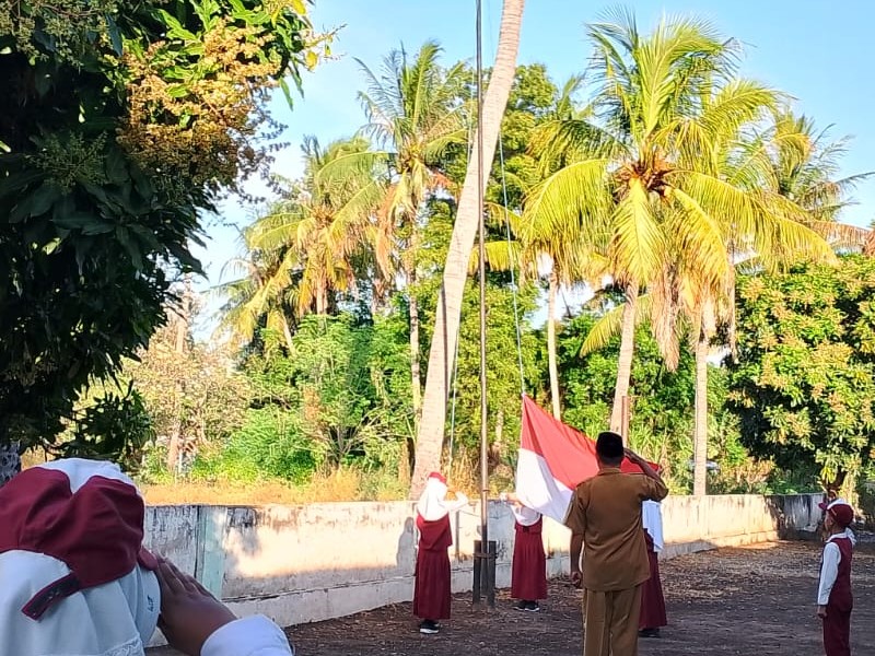 UPACARA BENDERA HARI SENIN