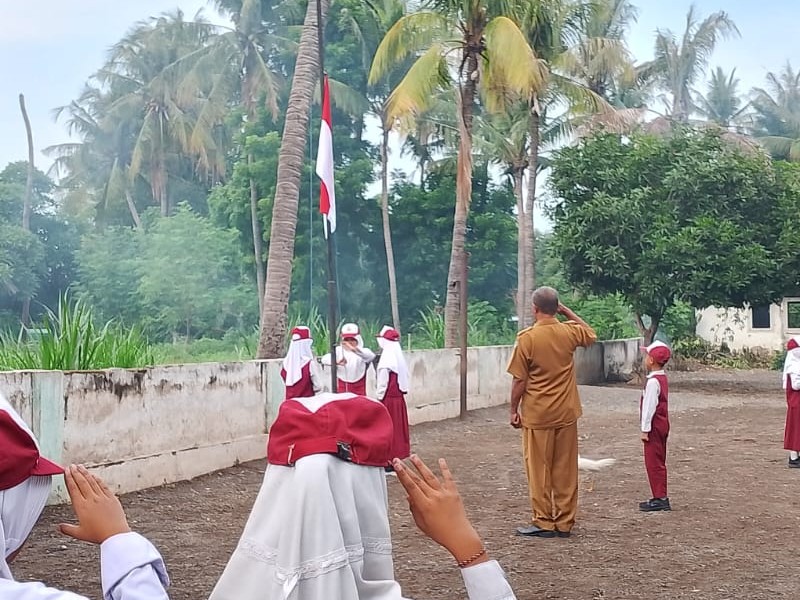 UPACARA BENDERA HARI SENIN